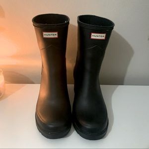 Black hunter wedge boots